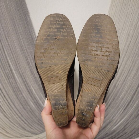 TOMS "Calypso" Peep Toe Copper Metallic Wedges Sz 9 - Picture 8 of 8